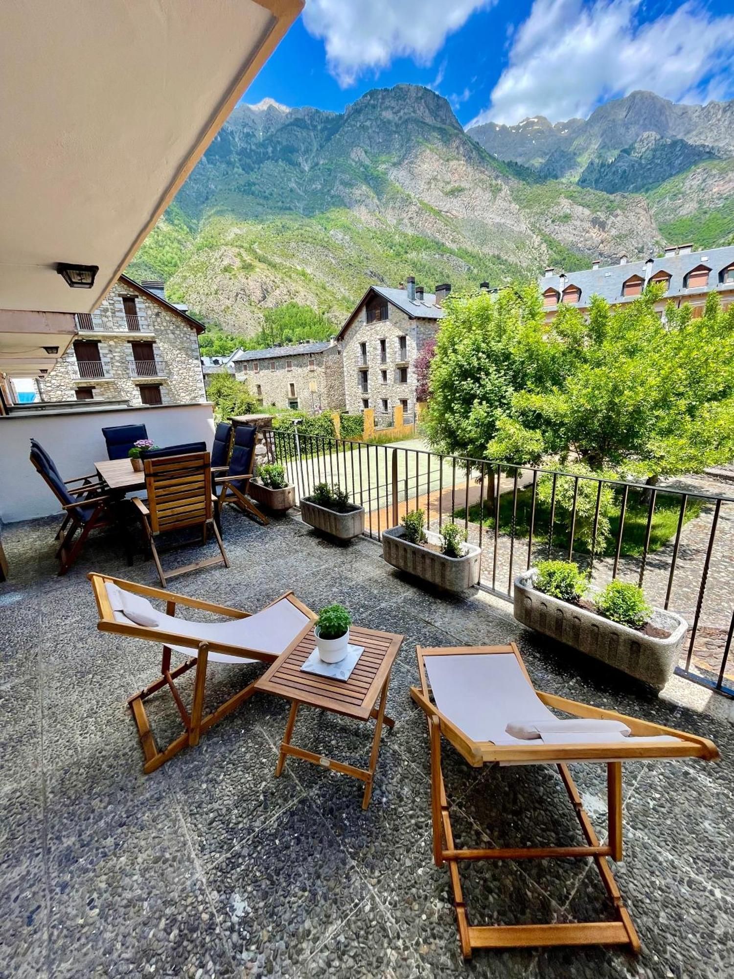 Apartamento Familiar En El Centro De Benasque Con Terraza Exterior photo